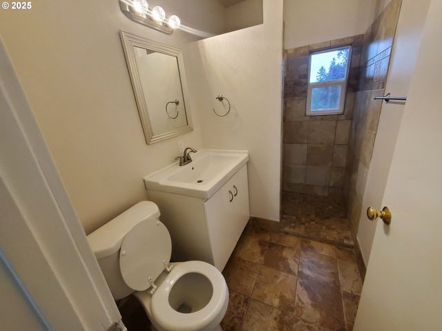 122 S 8TH St, St Helens, OR 97051