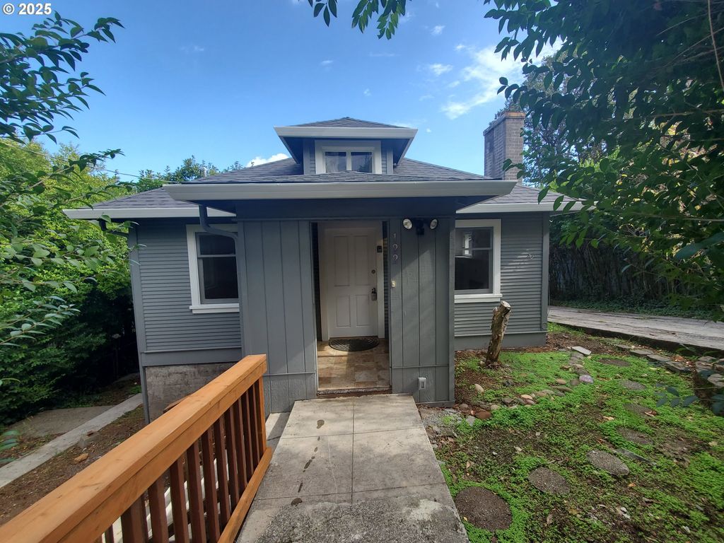 122 S 8TH St, St Helens, OR 97051