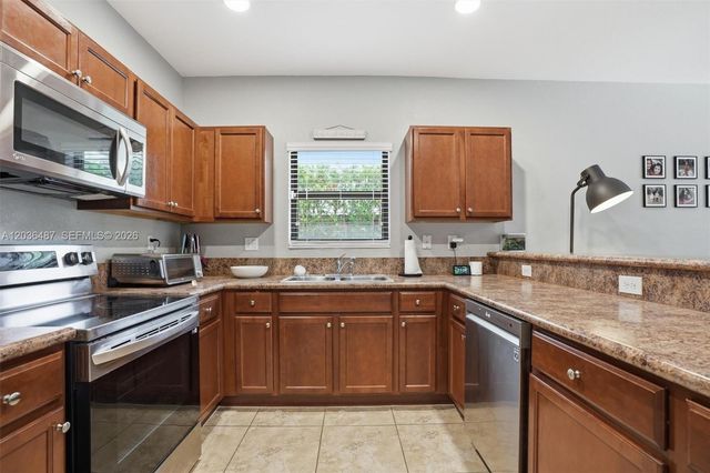 16572 SW 43rd Ln, Kendall, FL 33185