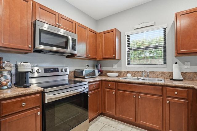 16572 SW 43rd Ln, Kendall, FL 33185