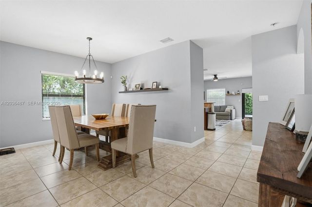 16572 SW 43rd Ln, Kendall, FL 33185