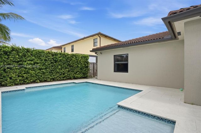 16572 SW 43rd Ln, Kendall, FL 33185