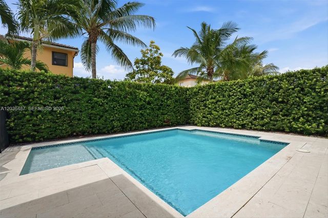 16572 SW 43rd Ln, Kendall, FL 33185