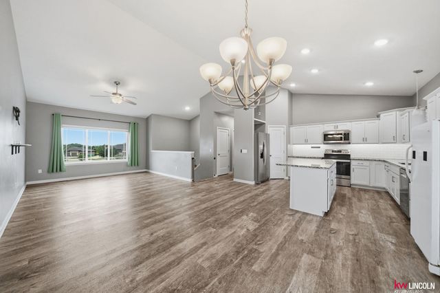 6121 S 97 Street, Lincoln, NE 68526