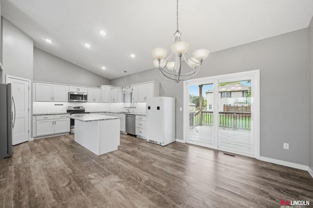 6121 S 97 Street, Lincoln, NE 68526