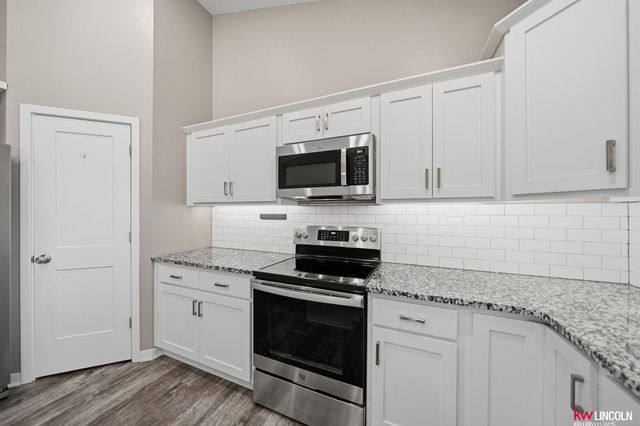 6121 S 97 Street, Lincoln, NE 68526