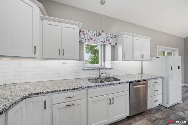 6121 S 97 Street, Lincoln, NE 68526