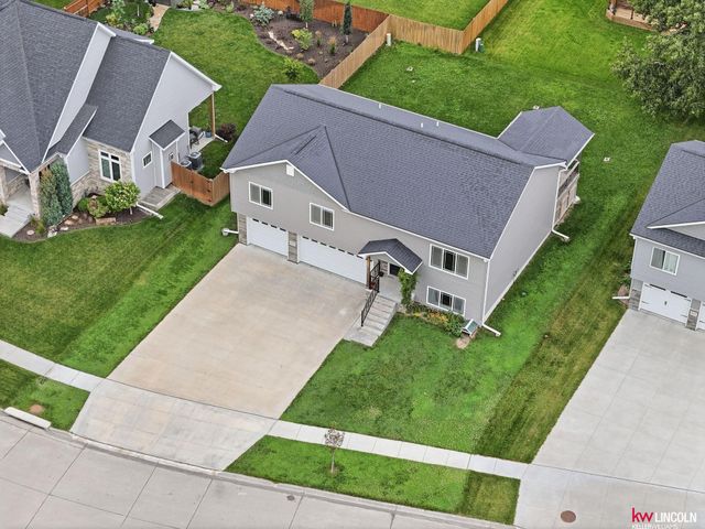 6121 S 97 Street, Lincoln, NE 68526