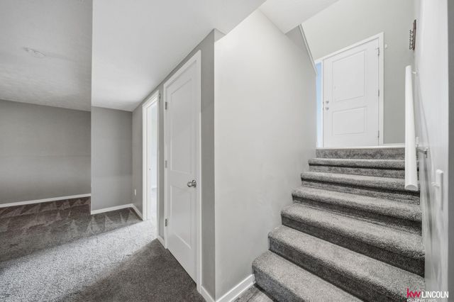 6121 S 97 Street, Lincoln, NE 68526
