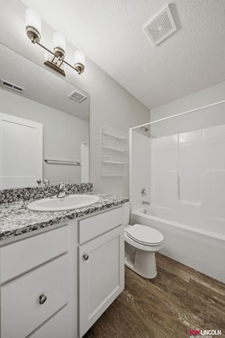 6121 S 97 Street, Lincoln, NE 68526