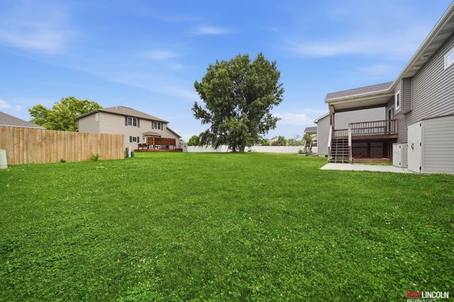 6121 S 97 Street, Lincoln, NE 68526
