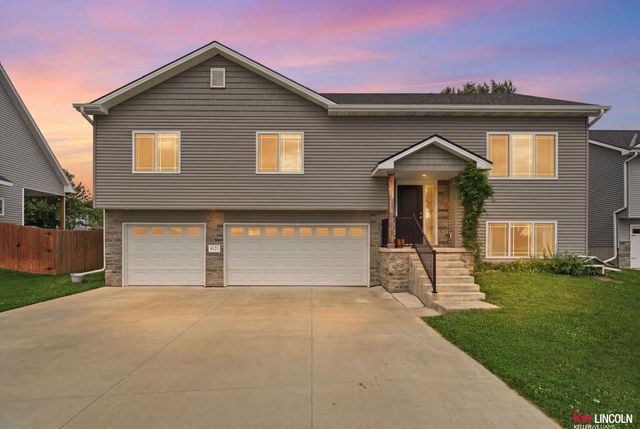 6121 S 97 Street, Lincoln, NE 68526