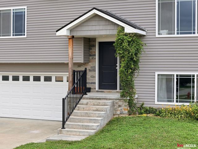 6121 S 97 Street, Lincoln, NE 68526