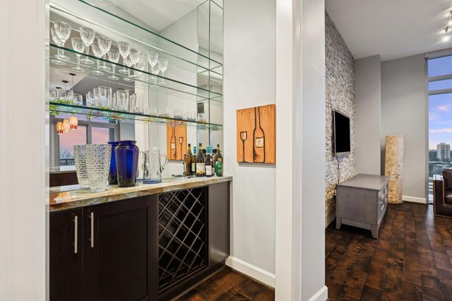 2207 Bancroft Street 1606, Houston, TX 77027