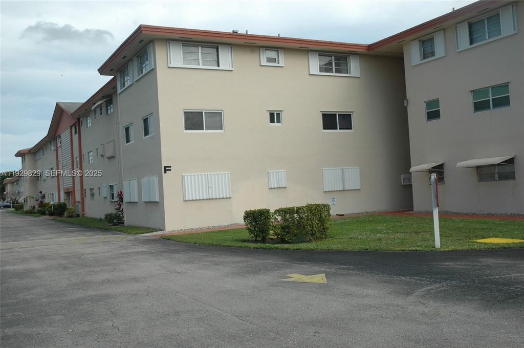 Image 1 of property listing at 5300 Washington St F119, Hollywood, FL 33021