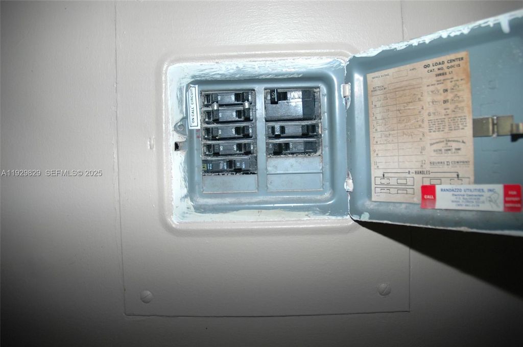 Image 19 of property listing at 5300 Washington St F119, Hollywood, FL 33021