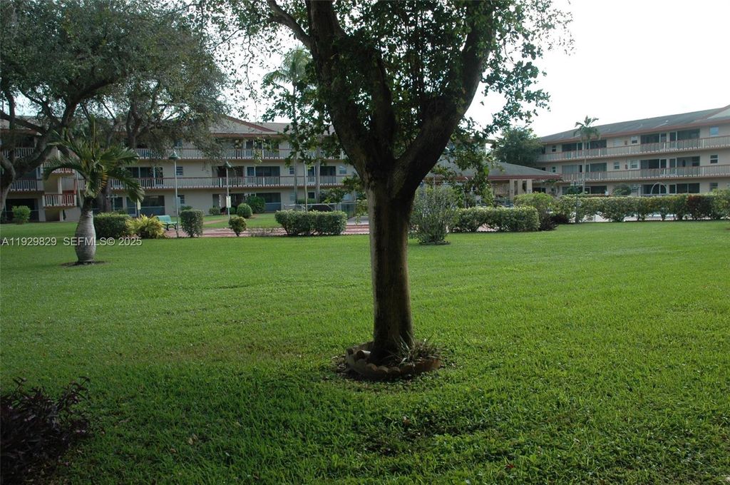 Image 8 of property listing at 5300 Washington St F119, Hollywood, FL 33021