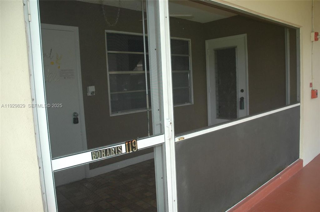 Image 9 of property listing at 5300 Washington St F119, Hollywood, FL 33021