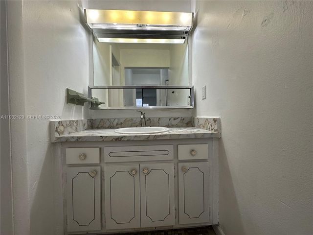 1008 NW 45th Ave 15, Miami, FL 33126