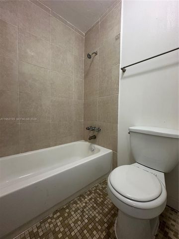 1008 NW 45th Ave 15, Miami, FL 33126