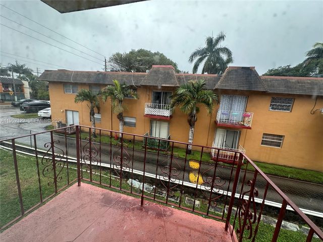 1008 NW 45th Ave 15, Miami, FL 33126