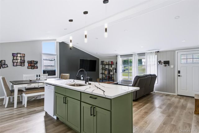 20 Seneca Lane, Milton, NY 12547