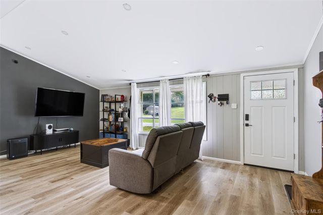 20 Seneca Lane, Milton, NY 12547
