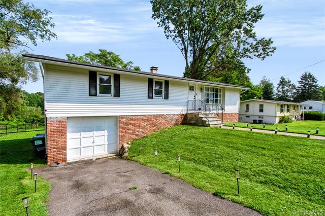 20 Seneca Lane, Milton, NY 12547
