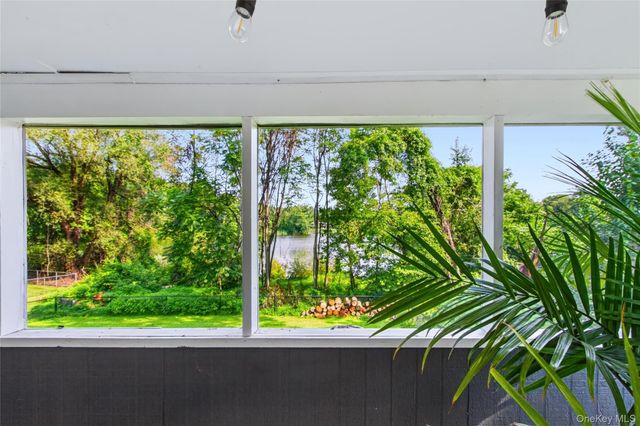 20 Seneca Lane, Milton, NY 12547