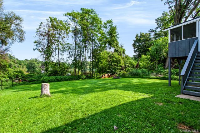 20 Seneca Lane, Milton, NY 12547