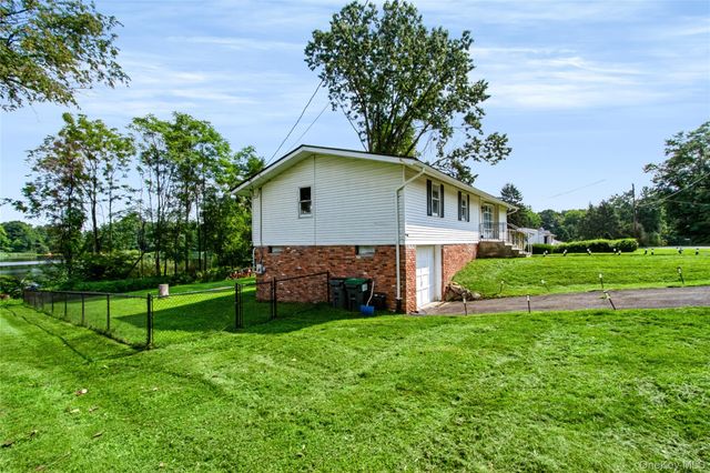 20 Seneca Lane, Milton, NY 12547