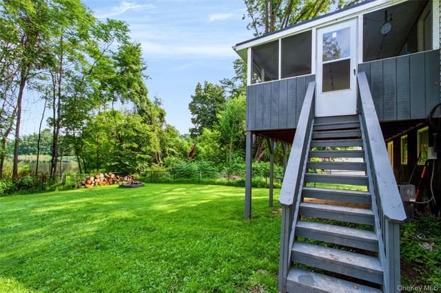 20 Seneca Lane, Milton, NY 12547