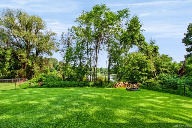 20 Seneca Lane, Milton, NY 12547
