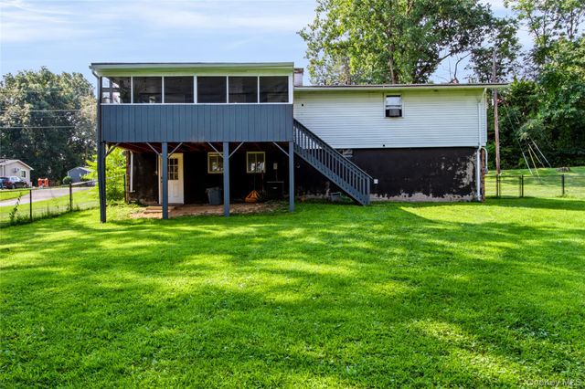 20 Seneca Lane, Milton, NY 12547