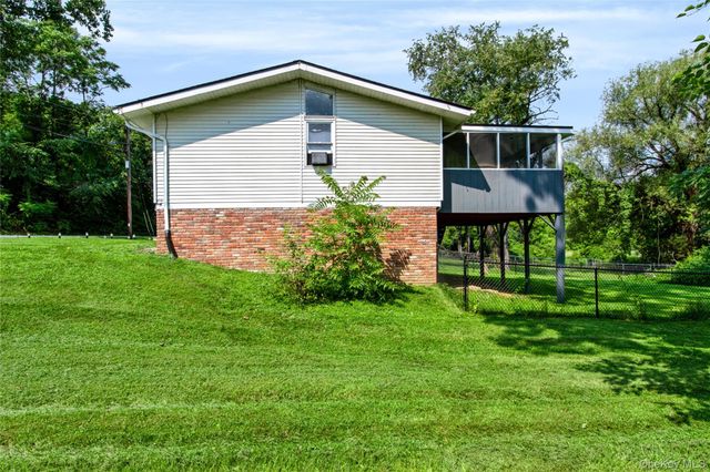20 Seneca Lane, Milton, NY 12547