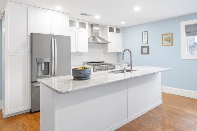 435 E 3rd St 2, Boston, MA 02127