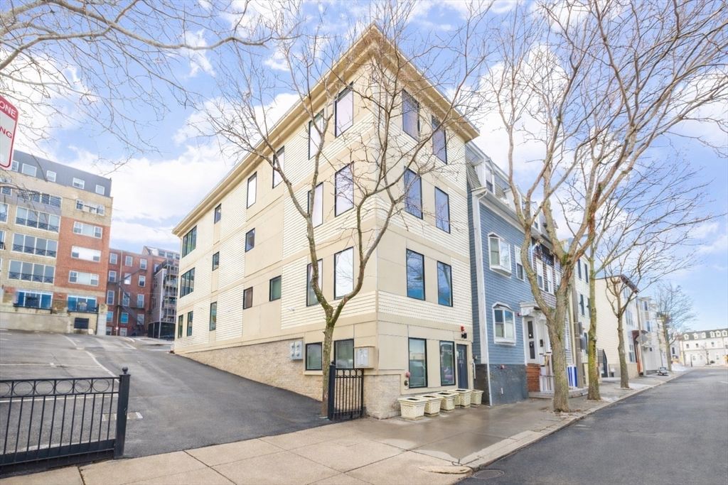 435 E 3rd St 2, Boston, MA 02127