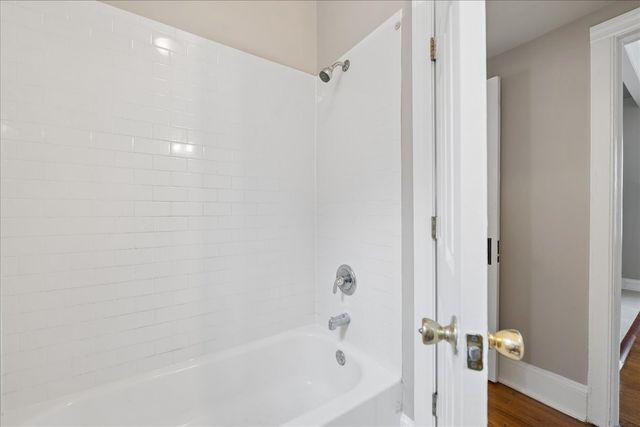 7730 S Essex Avenue, Chicago, IL 60649