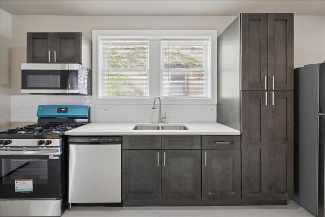 7730 S Essex Avenue, Chicago, IL 60649