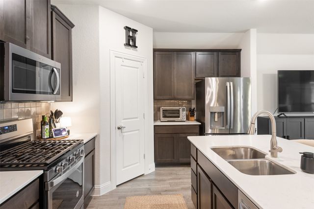 11028 Los Alamos Drive, Aubrey, TX 76227