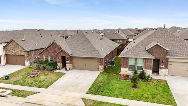 11028 Los Alamos Drive, Aubrey, TX 76227