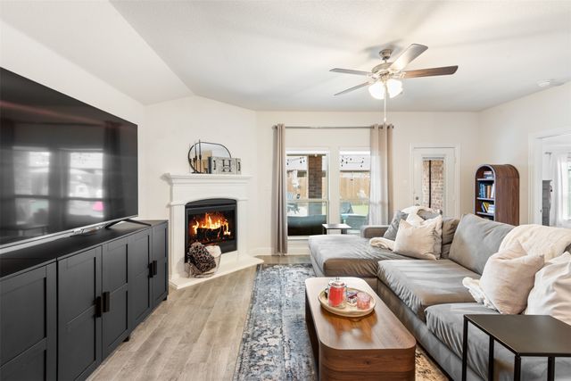 11028 Los Alamos Drive, Aubrey, TX 76227