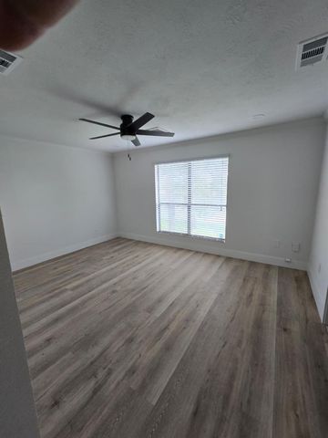 409 Brook Hollow Drive, Conroe, TX 77385