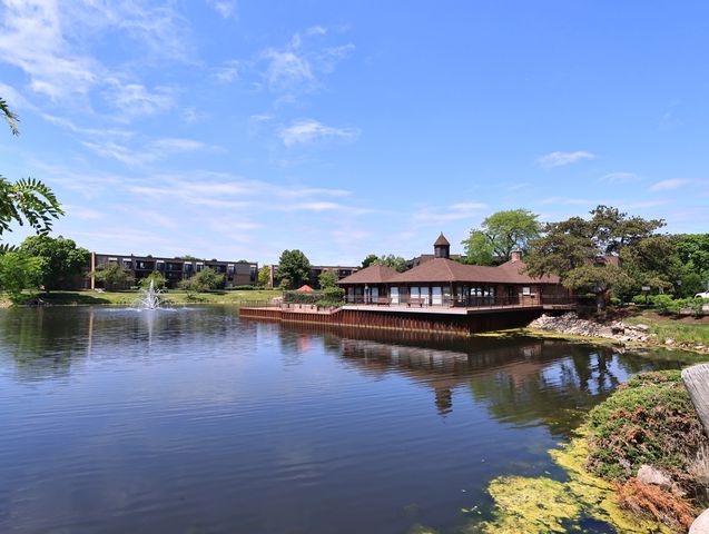 38 The Court of Greenway, Northbrook, IL 60062