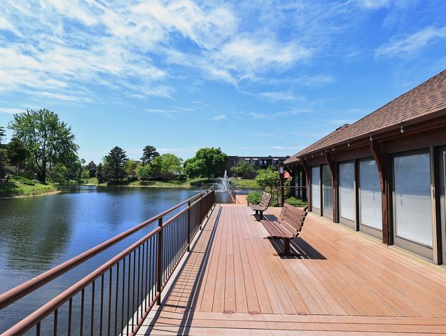 38 The Court of Greenway, Northbrook, IL 60062
