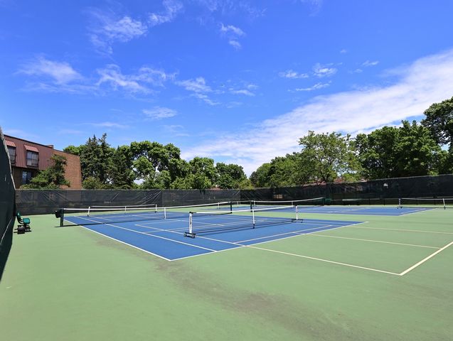 38 The Court of Greenway, Northbrook, IL 60062