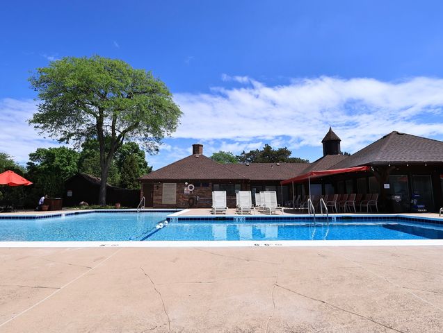 38 The Court of Greenway, Northbrook, IL 60062