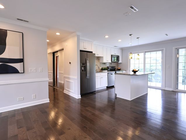 38 The Court of Greenway, Northbrook, IL 60062