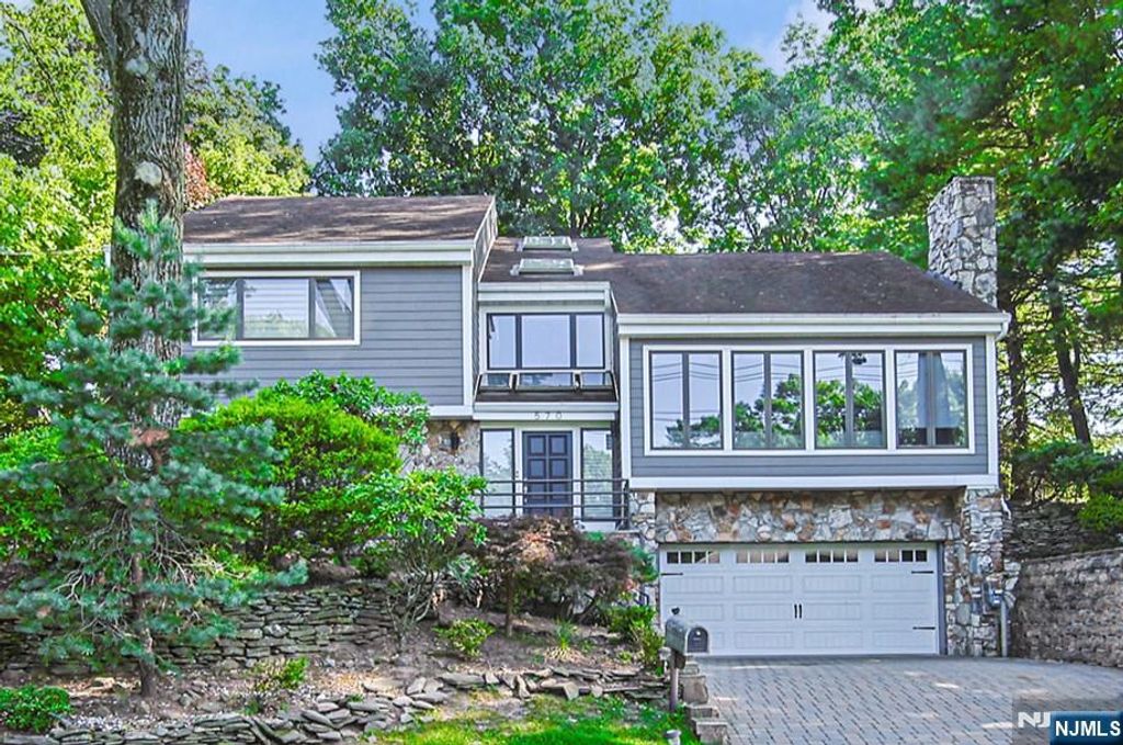 570 Grandview Terrace, Leonia, NJ 07605