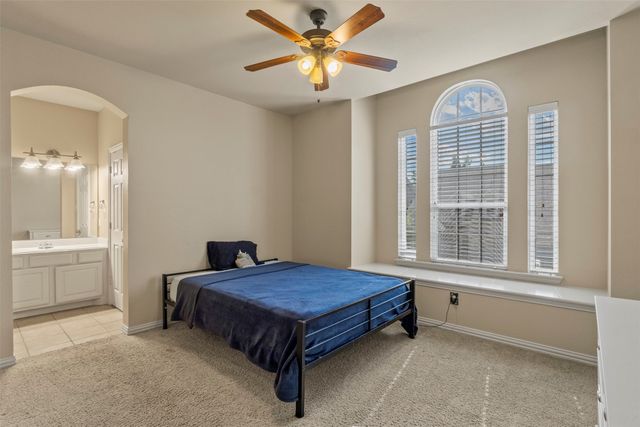 2302 Grizzly Run Lane, Euless, TX 76039